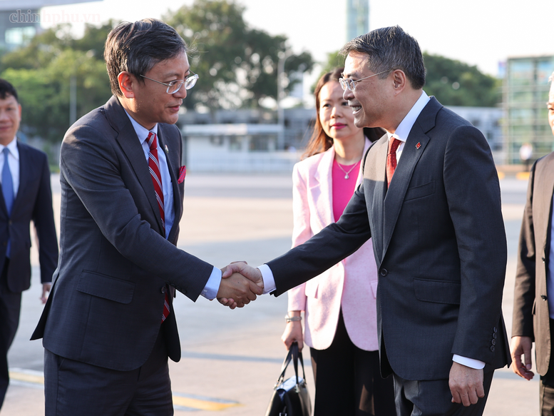 Thủ tướng Lê Minh Hưng lên đường dự Hội nghị thượng đỉnh BRICS và làm việc song phương tại Ấn Độ- Ảnh 2.