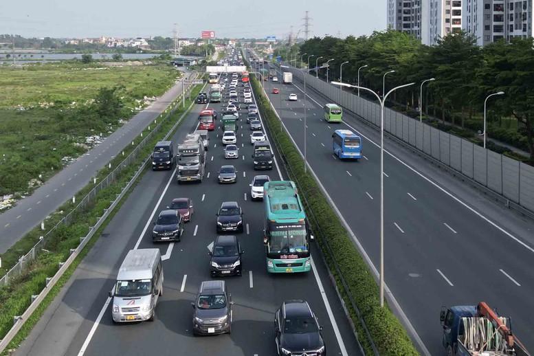 Hoàn thiện quy định về khoảng cách an toàn trên cao tốc phù hợp với điều kiện cầu, đường, mật độ giao thông- Ảnh 1.