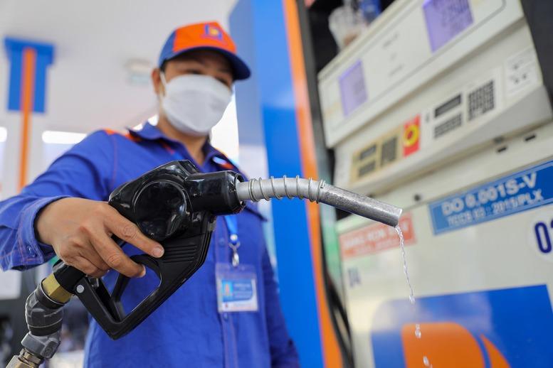 Kéo dài thời hạn áp dụng thuế nhập khẩu ưu đãi, thuế BVMT, thuế GTGT đối với xăng, dầu đến hết năm 2026- Ảnh 1.