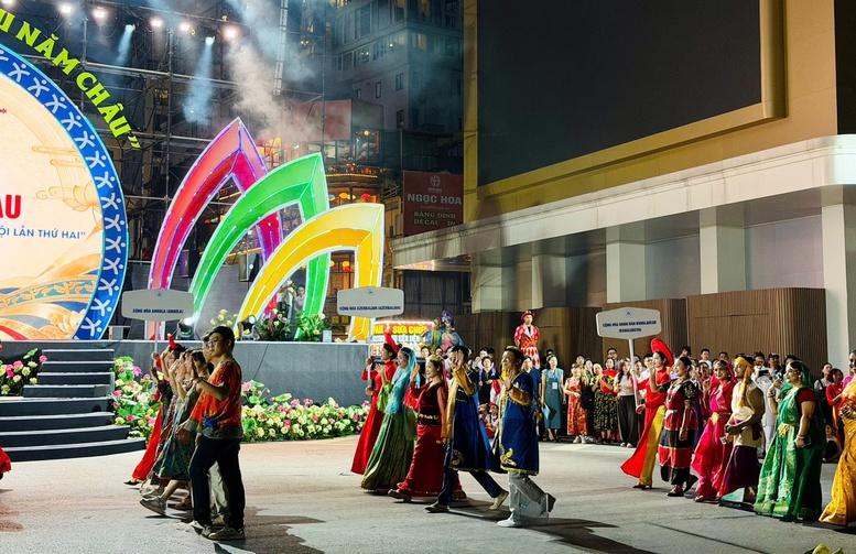 Lễ hội đường phố 'Sắc màu năm châu': Nơi sắc màu văn hóa đa quốc gia hội tụ- Ảnh 6.