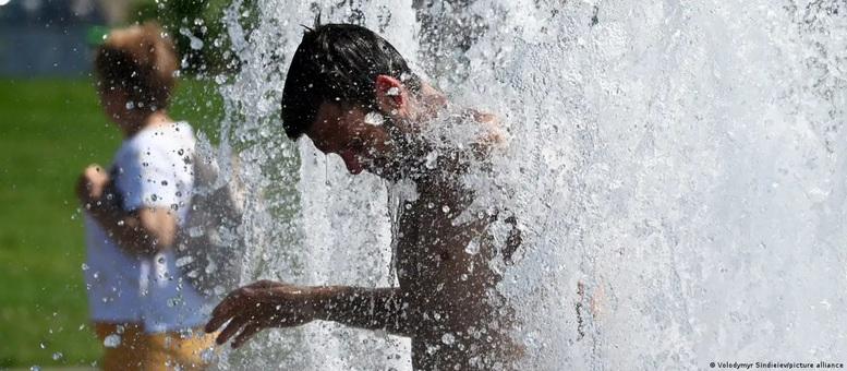 THẾ GIỚI TUẦN QUA: Khi biến đổi khí hậu 'gõ cửa'- Ảnh 1.