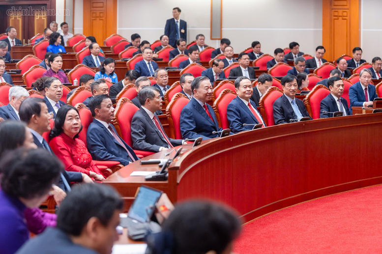 Xây dựng Đảng và hệ thống chính trị đủ sức lãnh đạo, tổ chức thực hiện các mục tiêu phát triển- Ảnh 7.
