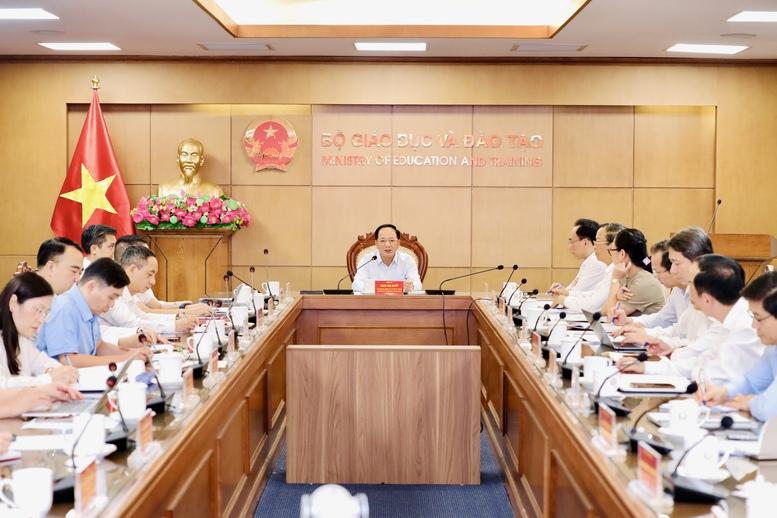 Giám sát thực hiện Nghị quyết 71: Làm rõ vấn đề sách giáo khoa, trường lớp, giáo viên- Ảnh 1.