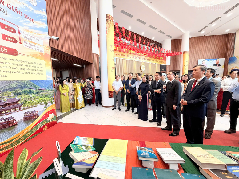 Khai mạc Không gian trưng bày thành tựu nghiên cứu khoa học về con người và cộng đồng- Ảnh 3.