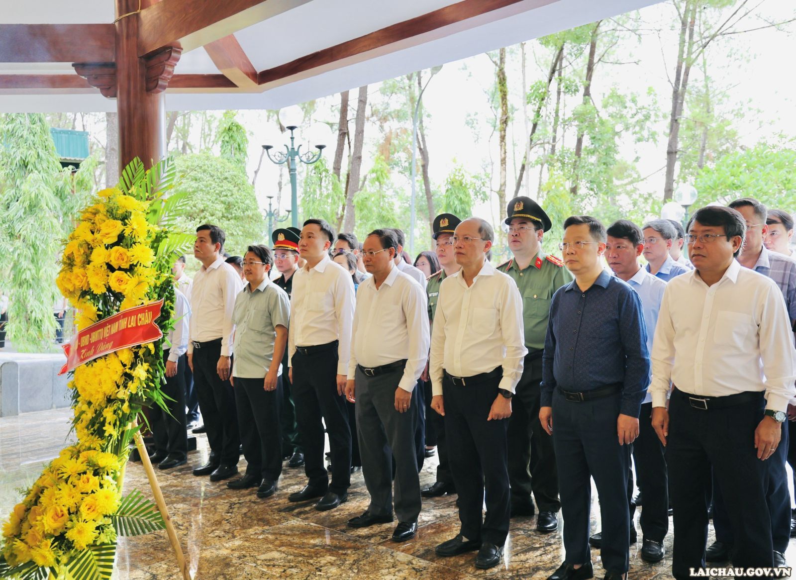 Đoàn đại biểu tỉnh Lai Châu dâng hoa, dâng hương tại Khu di tích lịch sử quốc gia đặc biệt Ngã ba Đồng Lộc