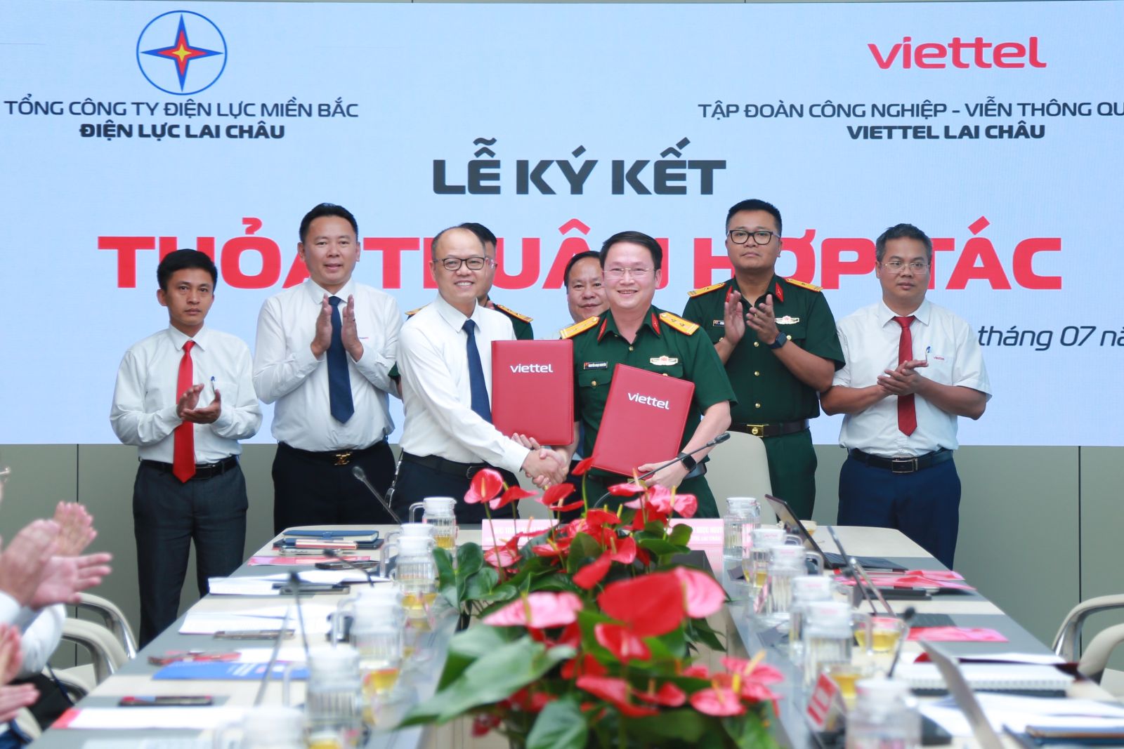Lễ ký kết Thỏa thuận hợp tác giữa Công ty Điện lực Lai Châu và Viettel Lai Châu