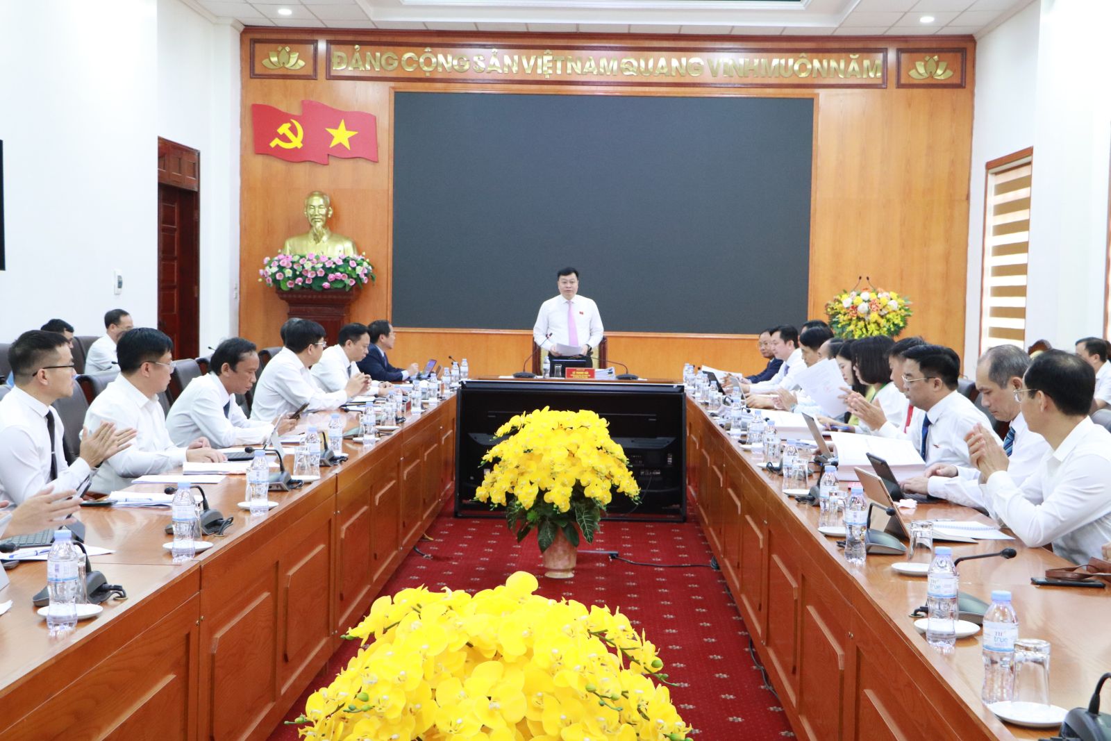 Đại biểu HĐND tỉnh Lai Châu tập trung trí tuệ, thảo luận những quyết sách vì lợi ích của Nhân dân