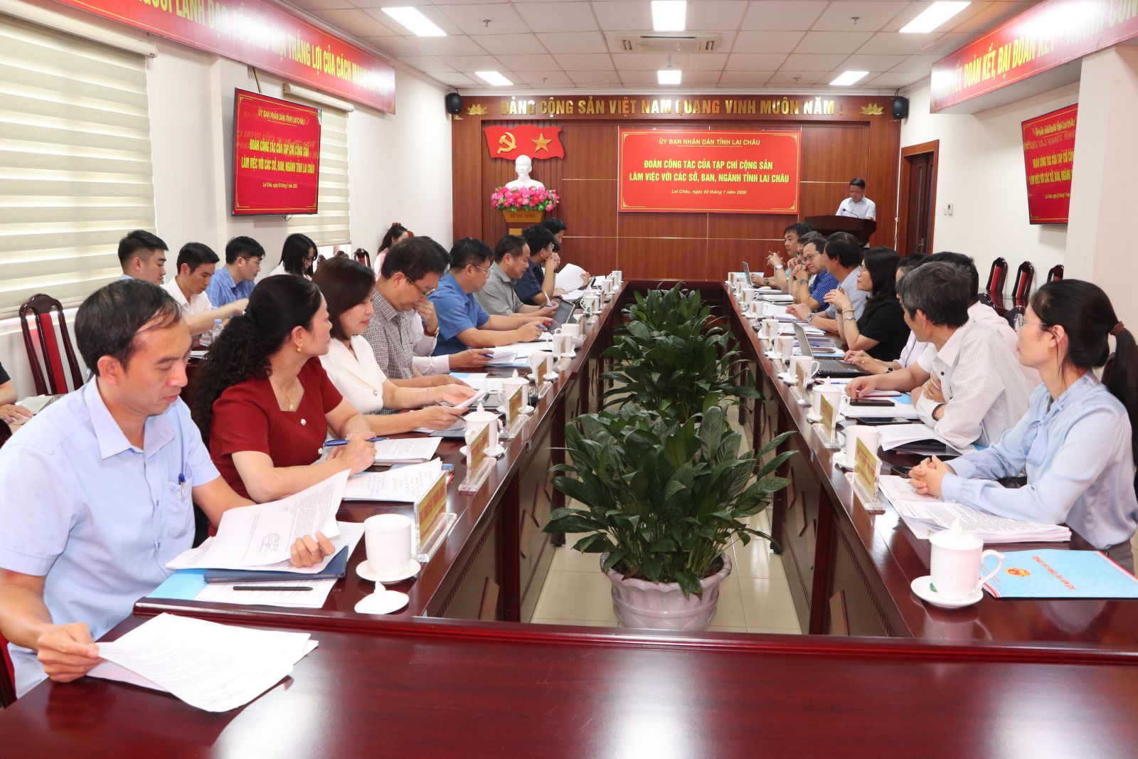 Đoàn công tác Tạp chí Cộng sản làm việc với tỉnh Lai Châu