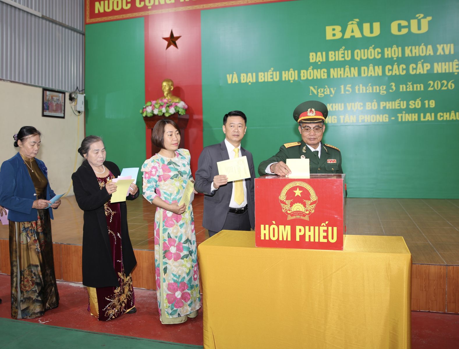 Lai Châu: Tính đến 9h tỷ lệ cử tri đi bầu đạt 45%, có 19 tổ cử tri đi bầu đã đạt 100%