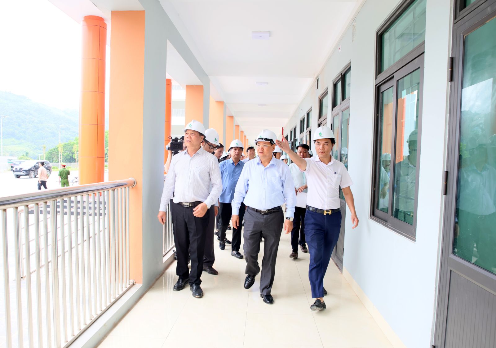 Bí thư Tỉnh ủy Lê Minh Ngân kiểm tra tình hình xây dựng trường Phổ thông Nội trú liên cấp Tiểu học và Trung học cơ sở xã Phong Thổ