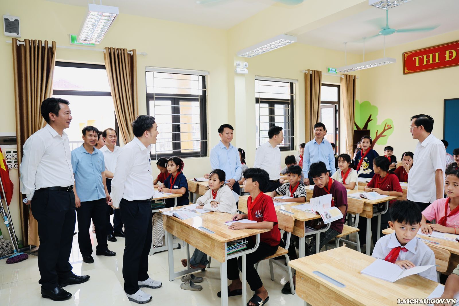 Đoàn công tác của Tỉnh ủy kiểm tra tình hình hoạt động tại Trường Phổ thông nội trú Tiểu học và Trung học cơ sở Pa Tần