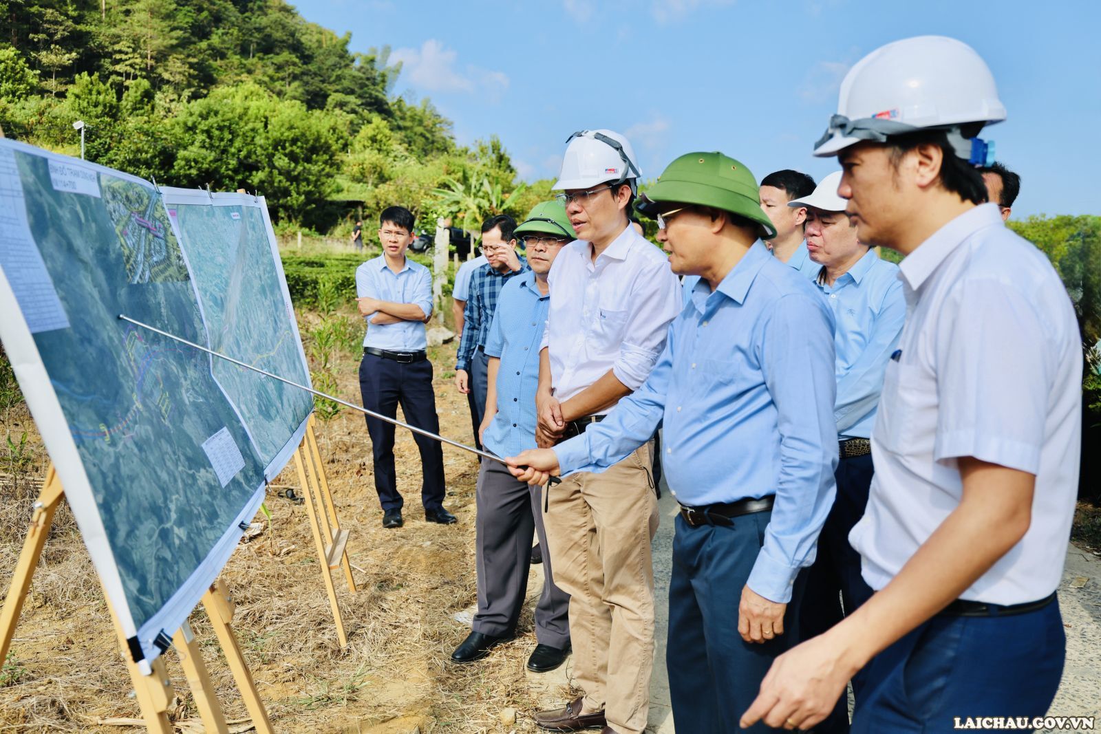 Bí thư Tỉnh ủy Lê Minh Ngân kiểm tra thực địa dự án trọng điểm và công tác xử lý nhà, đất dôi dư