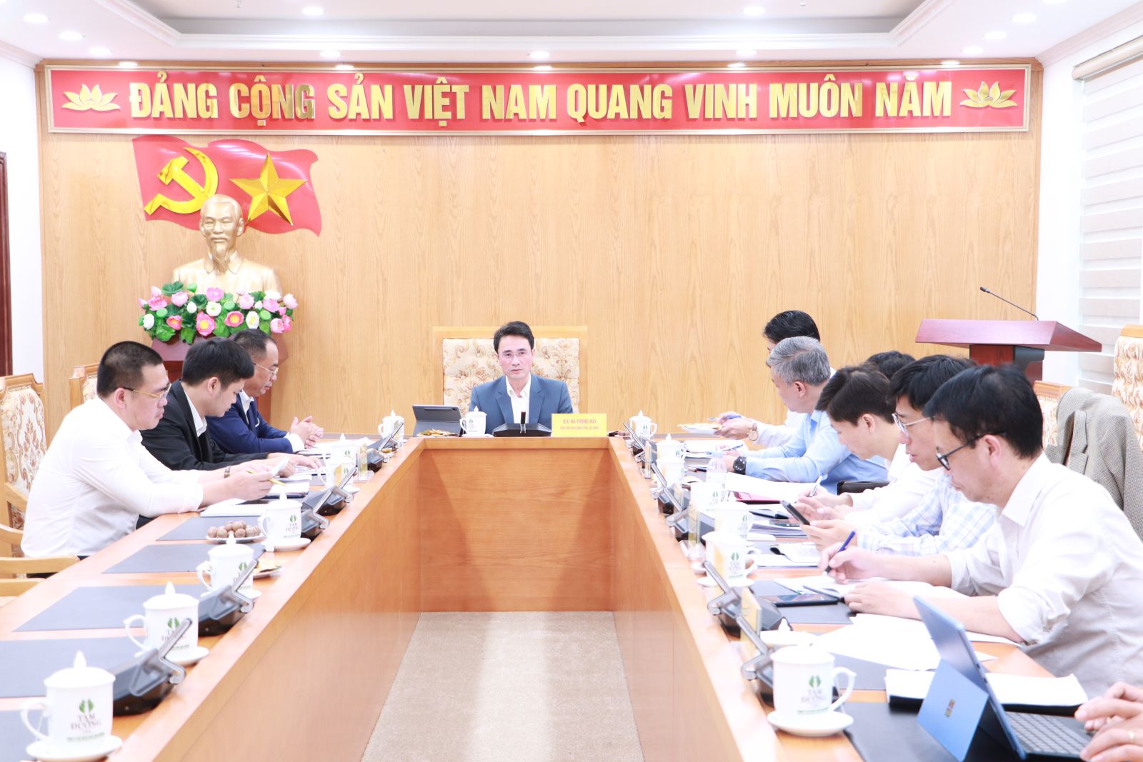 Phó Chủ tịch UBND tỉnh Hà Trọng Hải làm việc với Hiệp hội Mắc ca Việt Nam