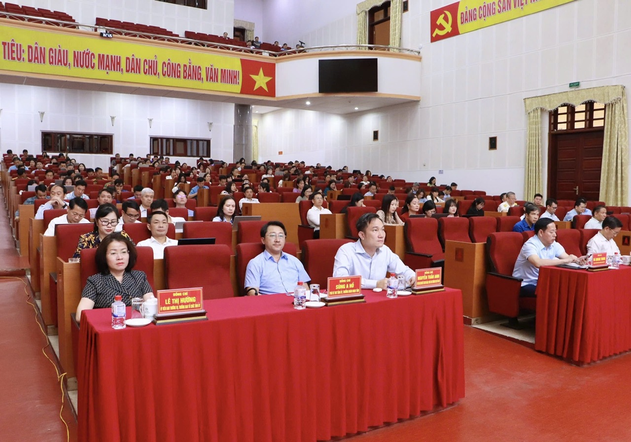 Hội nghị toàn quốc nghiên cứu, học tập, quán triệt và triển khai thực hiện Nghị quyết Hội nghị lần thứ hai Ban Chấp hành Trung ương Đảng khóa XIV