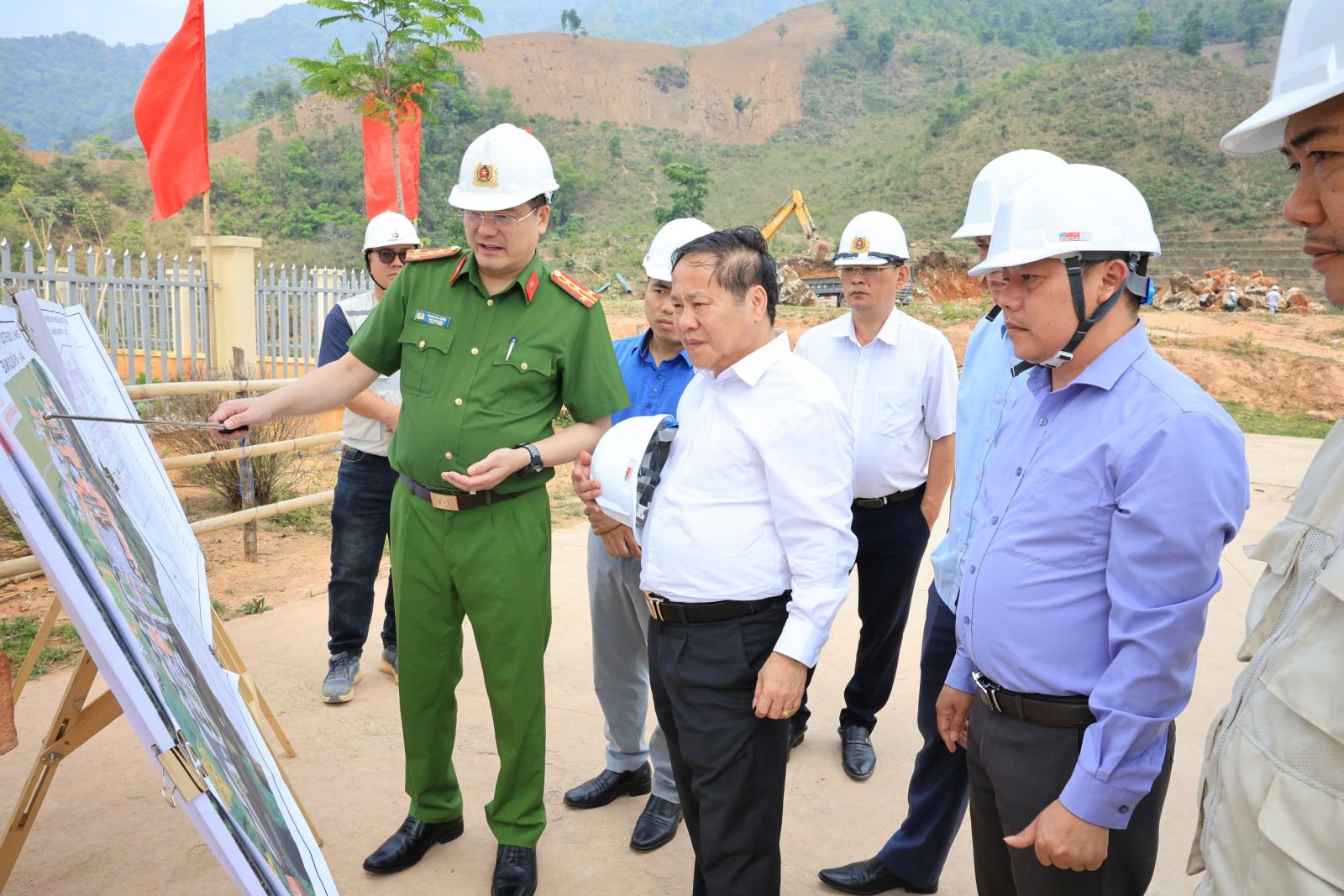Phó Chủ tịch Thường trực UBND tỉnh Tống Thanh Hải kiểm tra tiến độ xây dựng các Trường phổ thông nội trú tại 3 xã biên giới