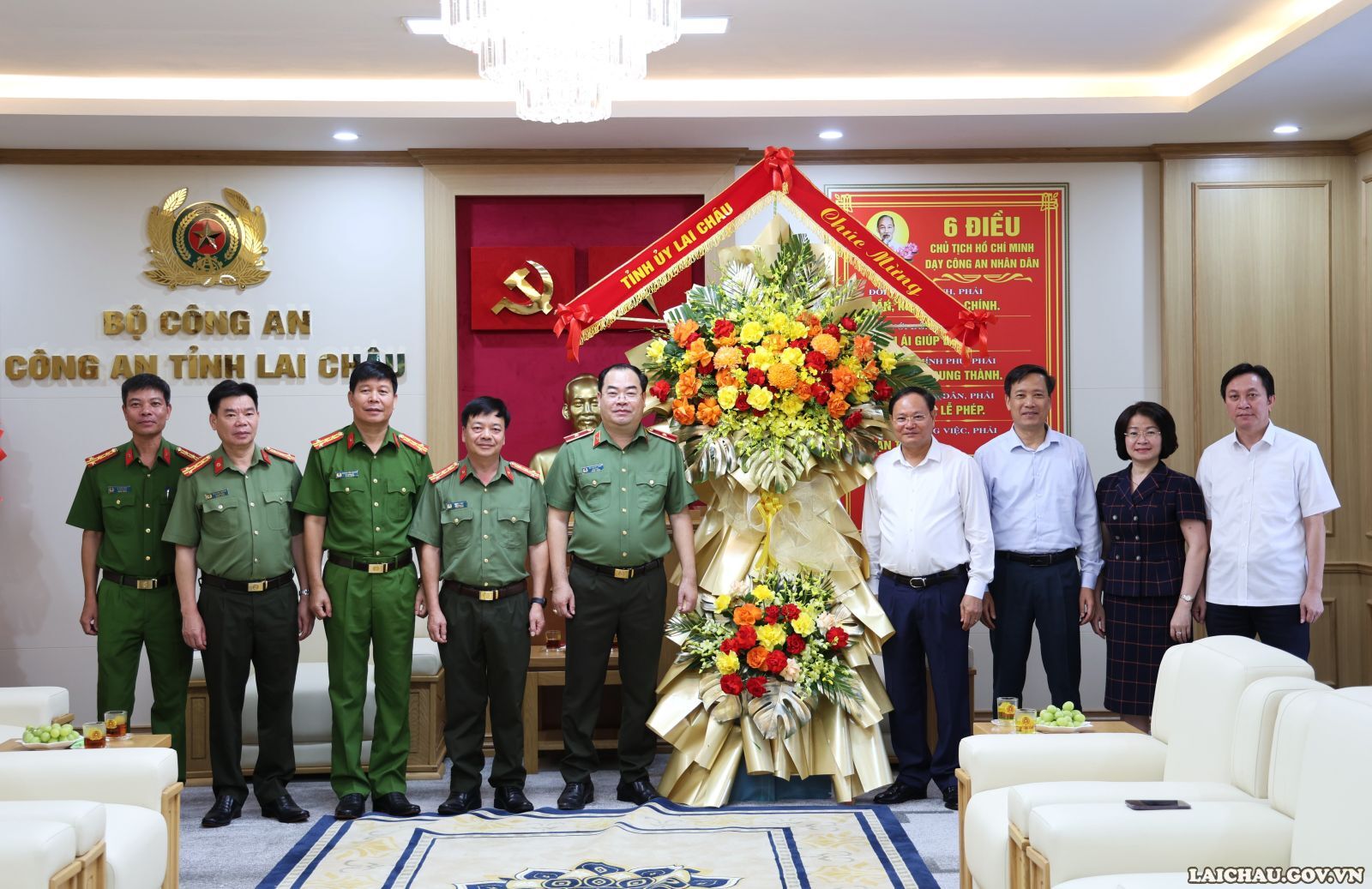 Bí thư Tỉnh ủy Lê Minh Ngân chúc mừng lực lượng Công an Lai Châu nhân Ngày truyền thống Công an nhân dân Việt Nam