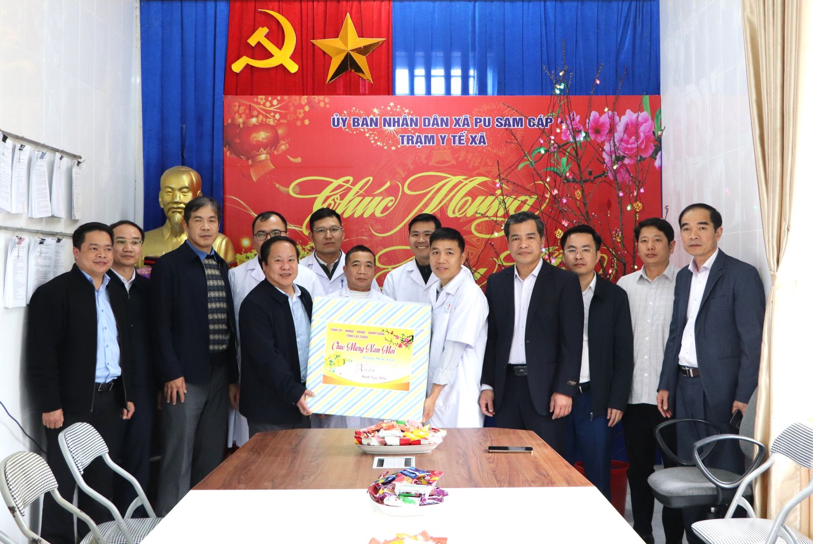 Phó Chủ tịch Thường trực Tống Thanh Hải thăm hỏi, tặng quà tại các xã Nậm Tăm và Pu Sam Cáp dịp Tết Nguyên đán Bính Ngọ 2026