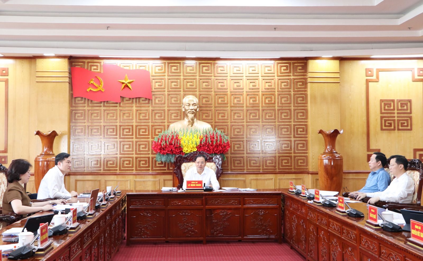 Bí thư Tỉnh ủy Lê Minh Ngân chủ trì cuộc họp Ban Thường vụ Tỉnh ủy