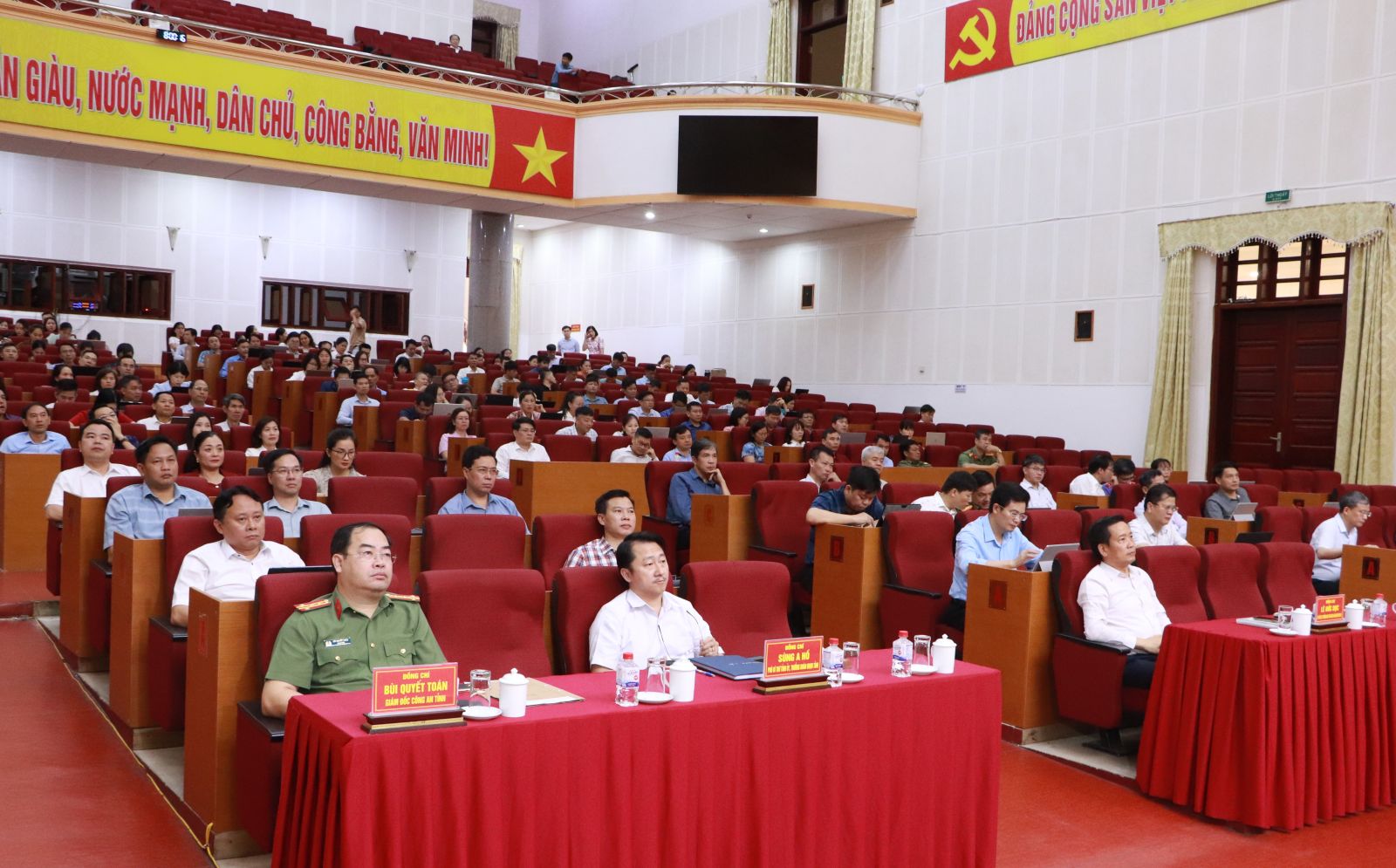 Tỉnh Lai Châu tham dự Hội nghị nghiên cứu, học tập, quán triệt và triển khai thực hiện Nghị quyết số 10-NQ/TW, ngày 8/6/2026 của Bộ Chính trị về phát triển kinh tế có vốn đầu tư nước ngoài