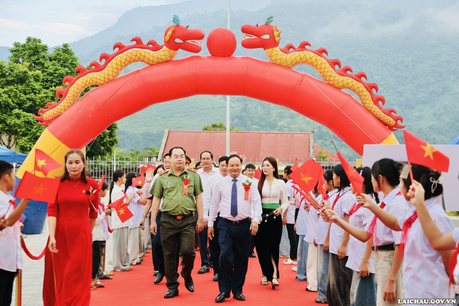 Trường Phổ thông nội trú Tiểu học và Trung học cơ sở Pa Tần: Hân hoan niềm vui khai giảng cùng cả nước
