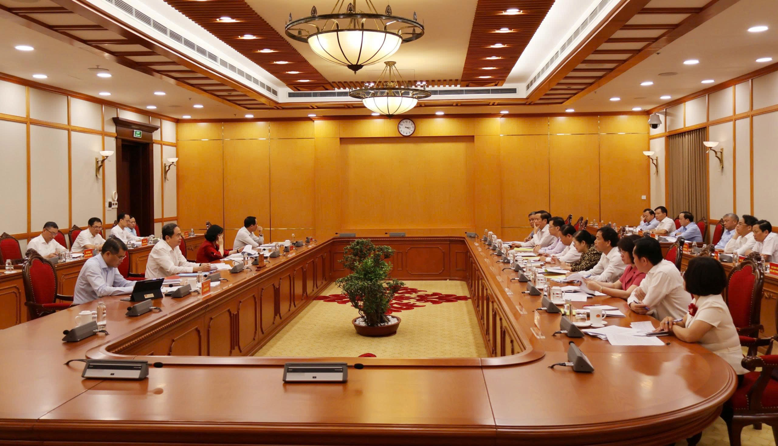Bộ Chính trị làm việc với Ban Thường vụ Tỉnh ủy Lai Châu về duyệt văn kiện và phương án nhân sự Đại hội đại biểu Đảng bộ tỉnh lần thứ XV