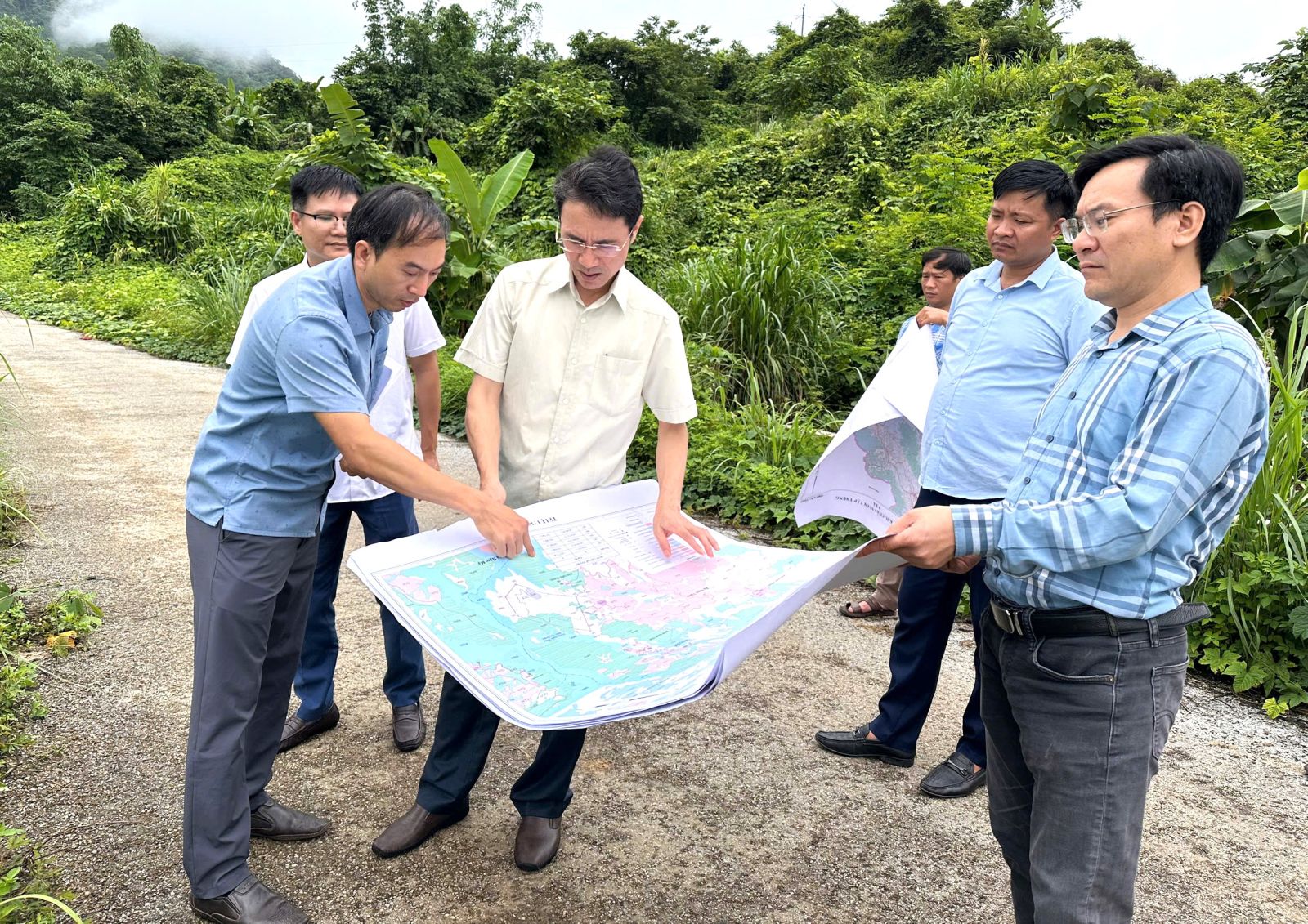 Phó Chủ tịch UBND tỉnh Hà Trọng Hải kiểm tra thực tế công tác rà soát, quy hoạch khu chăn nuôi tập trung trên địa bàn tỉnh