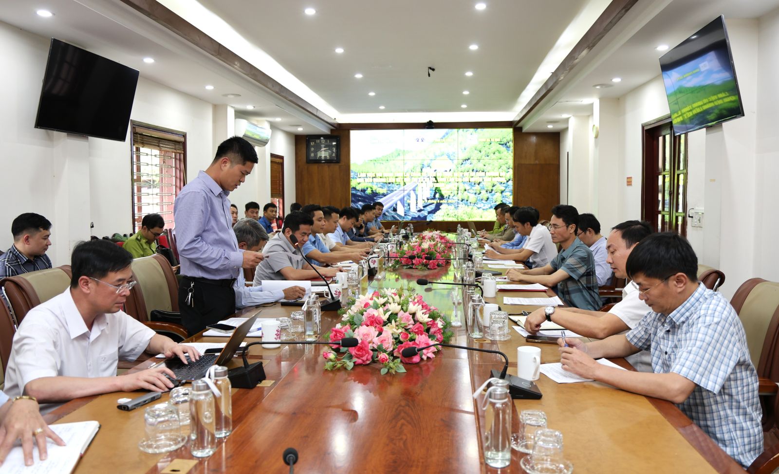 Tiếp tục phối hợp đẩy nhanh tiến độ Dự án hầm đường bộ qua đèo Hoàng Liên