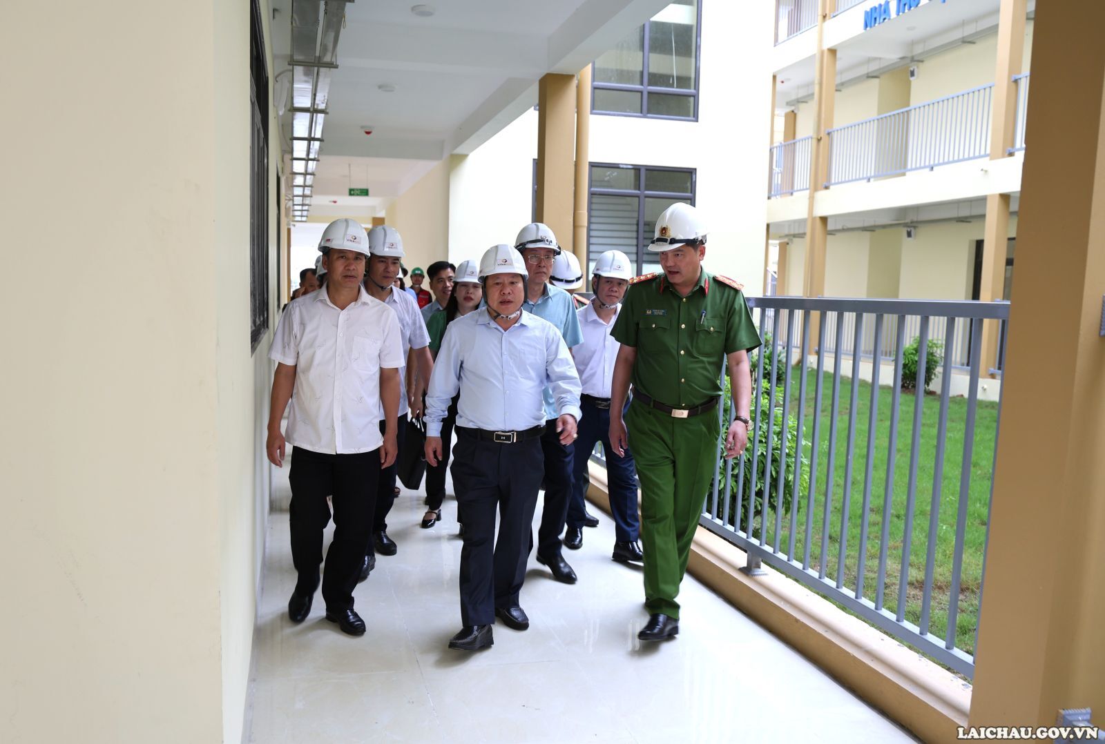 Phó Chủ tịch Thường trực UBND tỉnh Tống Thanh Hải kiểm tra các dự án Trường Phổ thông Nội trú liên cấp Tiểu học và Trung học cơ sở tại xã Pa Tần, Hua Bum