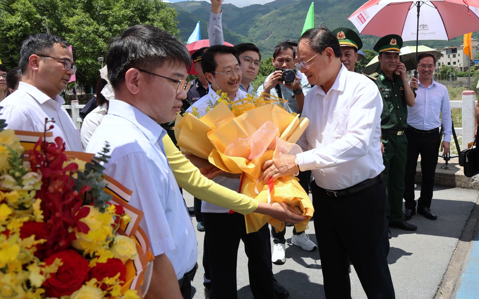 Bí thư Tỉnh ủy Lê Minh Ngân và Đoàn công tác tỉnh Lai Châu kết thúc tốt đẹp chuyến thăm và làm việc tại tỉnh Vân Nam (Trung Quốc)