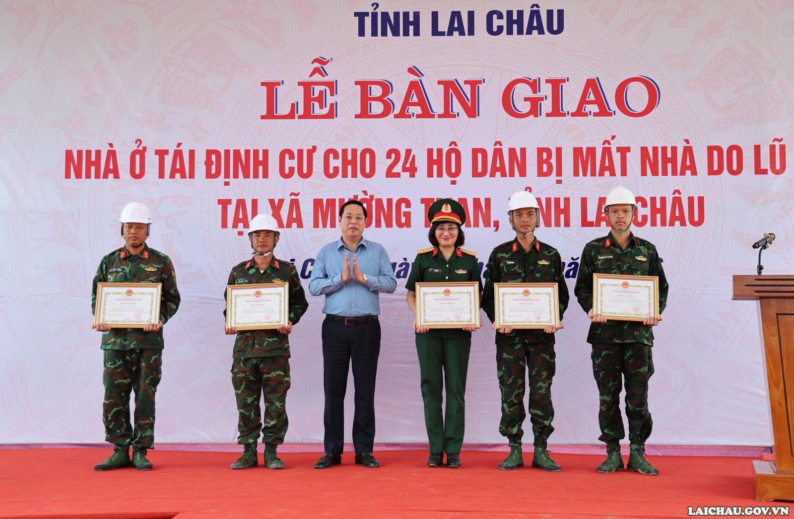 Gặp mặt, biểu dương, khen thưởng cán bộ, học viên Học viện Hậu cần tham gia xây dựng khu tái định cư tại xã Mường Than