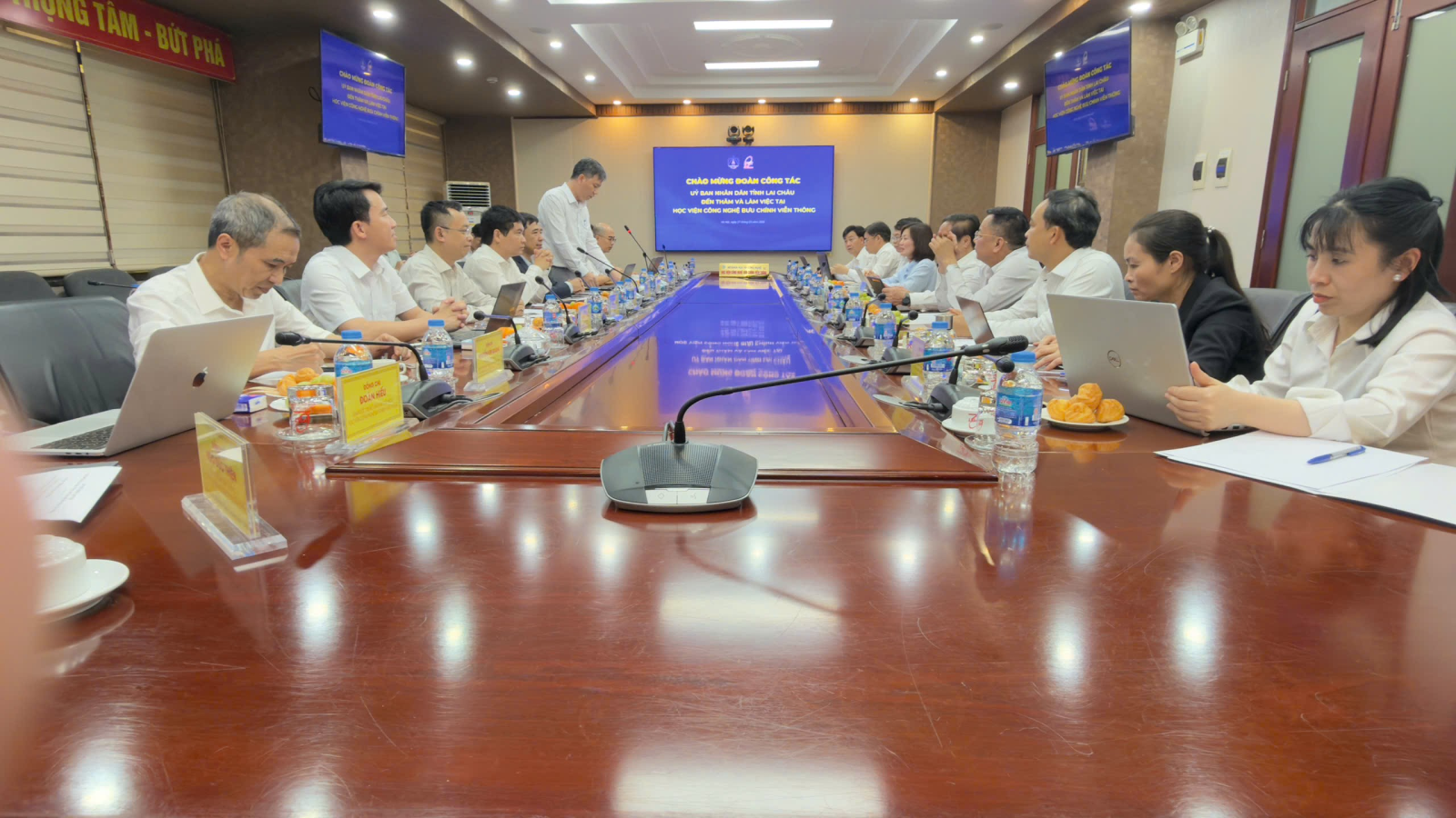 UBND tỉnh Lai Châu thăm và làm việc với Học viện Công nghệ Bưu chính Viễn thông