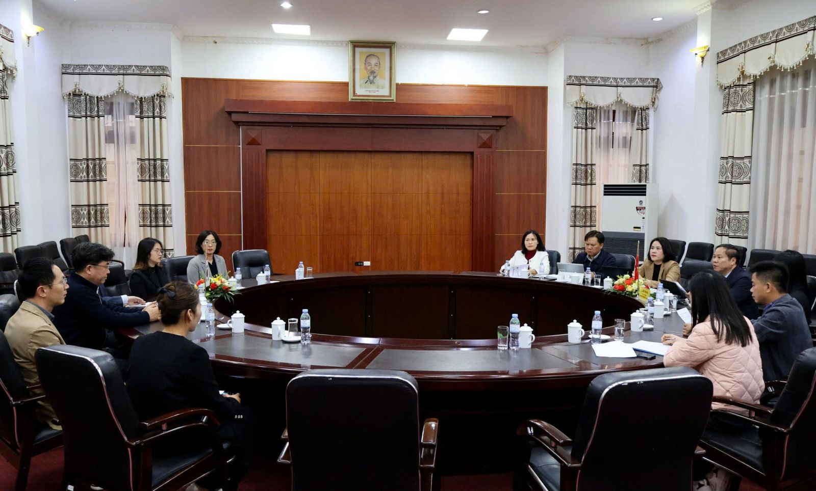 Phó Chủ tịch Thường trực UBND tỉnh Tống Thanh Hải làm việc với Đoàn công tác của Chính quyền thành phố Mungyeong, tỉnh Gyeongsangbuk, Hàn Quốc