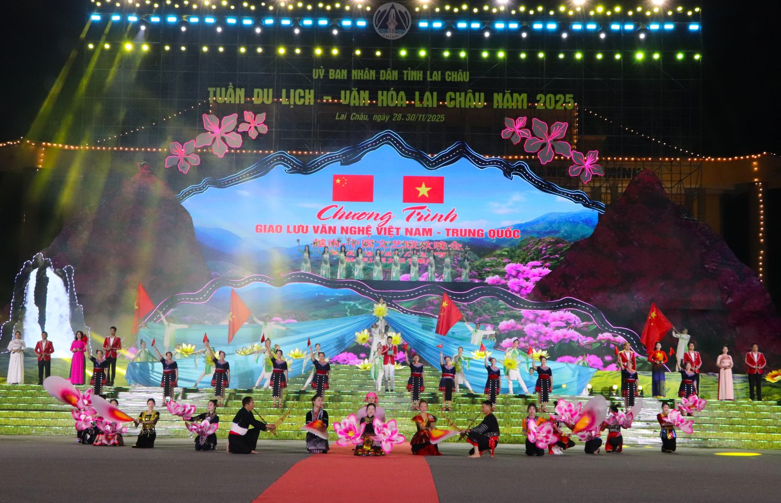 Giao lưu văn nghệ Việt Nam - Trung Quốc: “Biên cương hữu nghị”